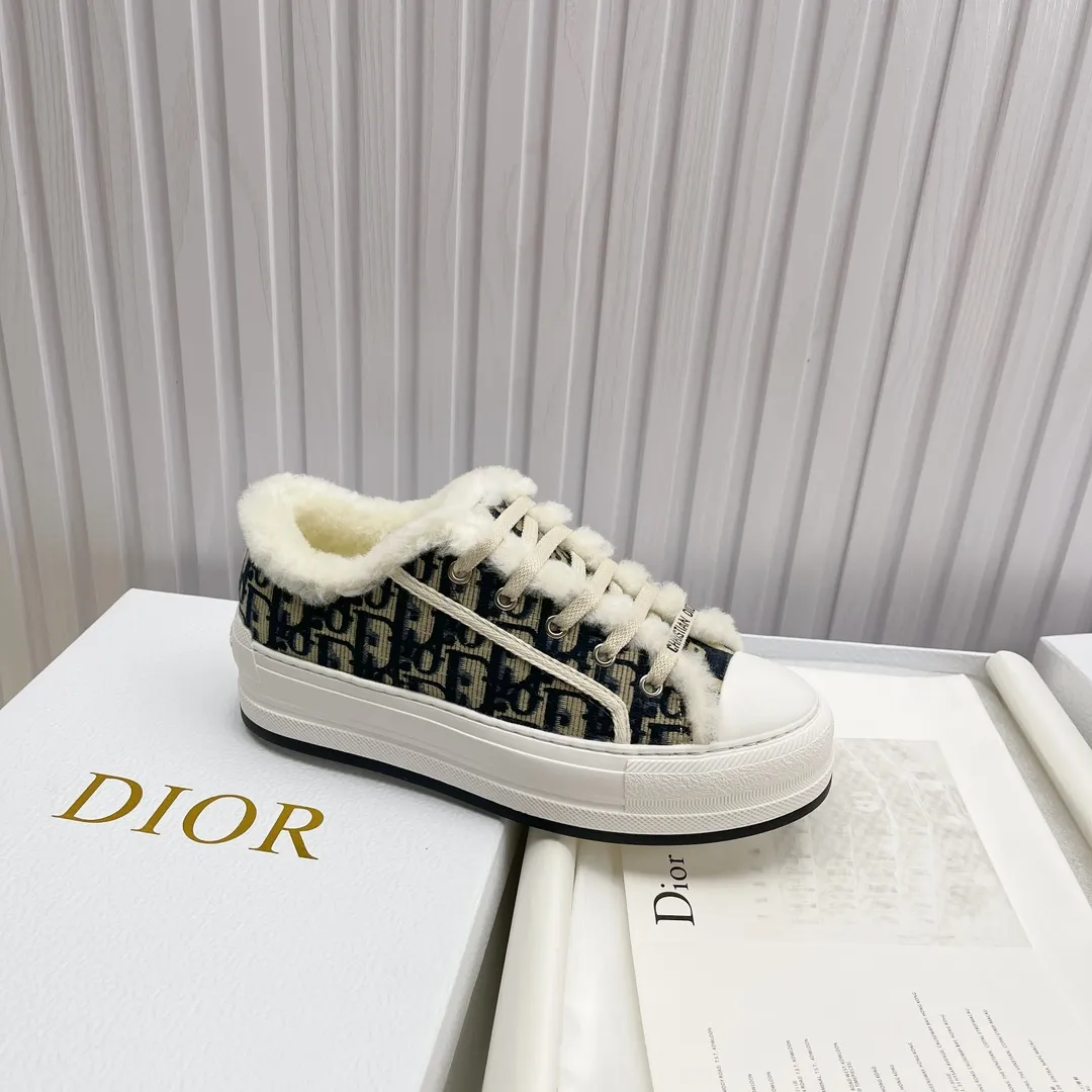 👟👟Ex-factory price 560👟👟 Ready-made high-quality Dior thick-soled sneakers with fully embroidered iconic patterns👟👟 ♦️Top quality in the market🎗Breaking hot item in foreign counters🎗Non-common imitation version in the market🎗🔳The fabric is made of Italian🇮🇹imported fabrics❗️Embroidered upper, original mold injection Logo frosted five-pointed star outsole🔳Inner wool injection molding mold Logo foam feet Code number: 35 to 41. 40 41 custom-made wool